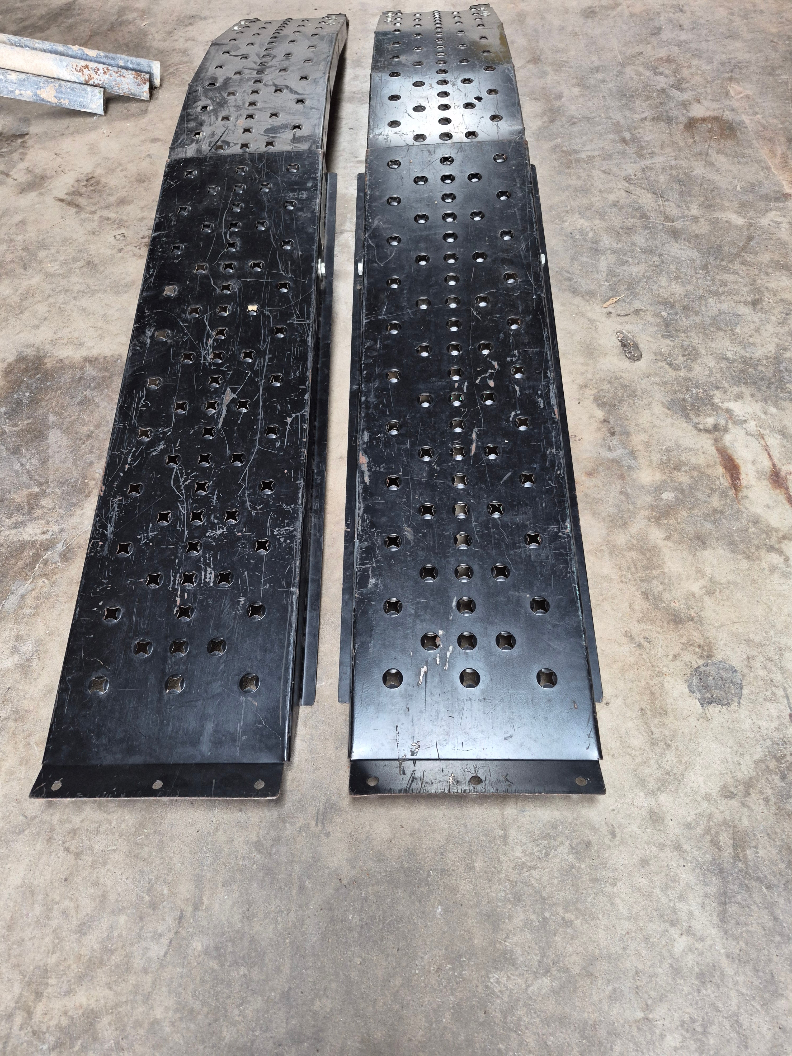 Metal utility ramps