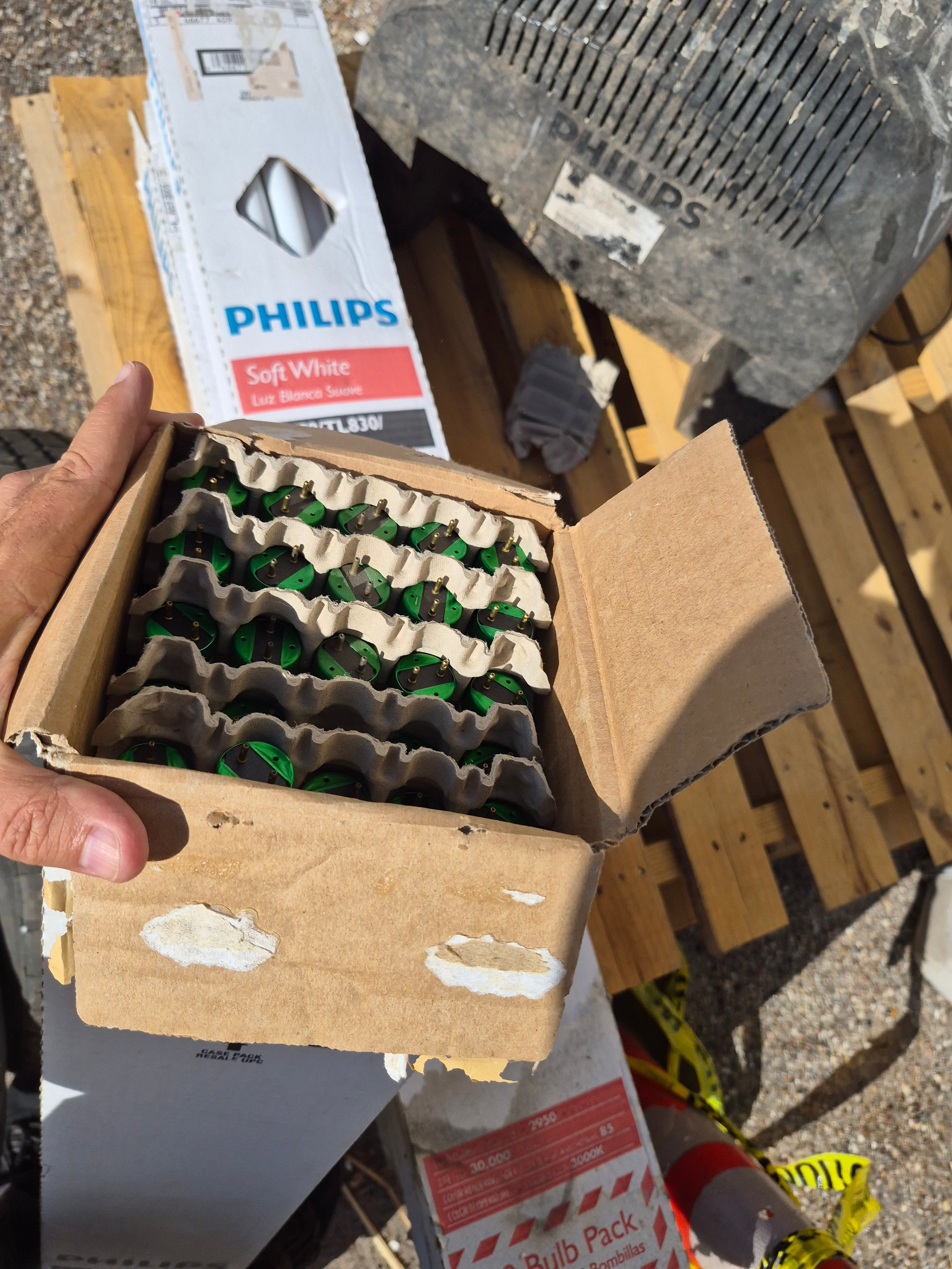 T8 florescent bulbs